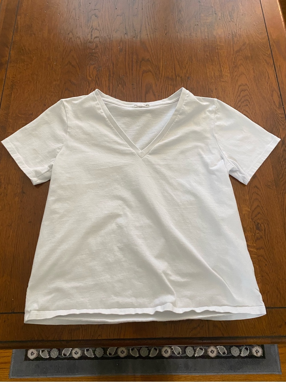 Good American White V-Neck Short Sleeve Tee